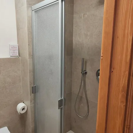 לינה וארוחת בוקר Alvera 3*